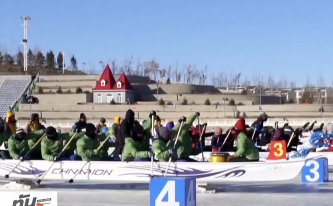 จีนแข่งพายเรือมังกรบนน้ำแข็ง