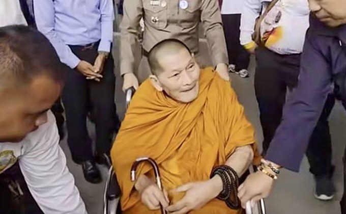 หลวงปู่ศิลาอวยพร “บิ๊กเต่า” ที่กองบัญชาการสอบสวนกลาง