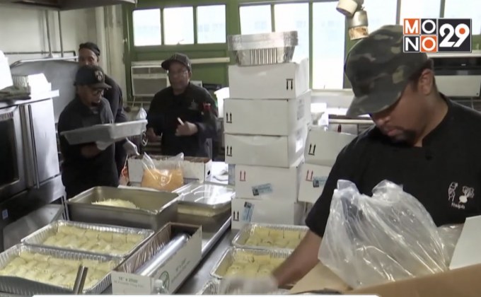 อดีตนักโทษทำอาหารแจกคนไร้บ้านในนิวยอร์ก