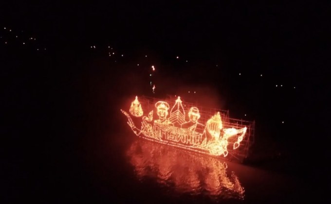 นทท.คึกคักชมเรือไฟนครพนม