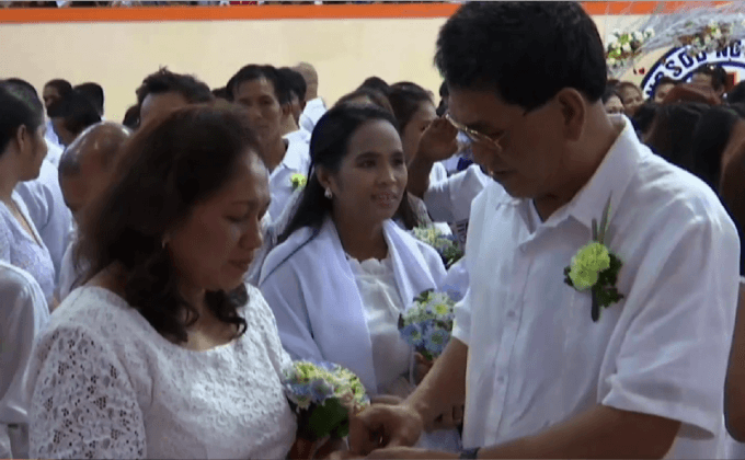 ฟิลิปปินส์จัดพิธีสมรสหมู่ 350 คู่