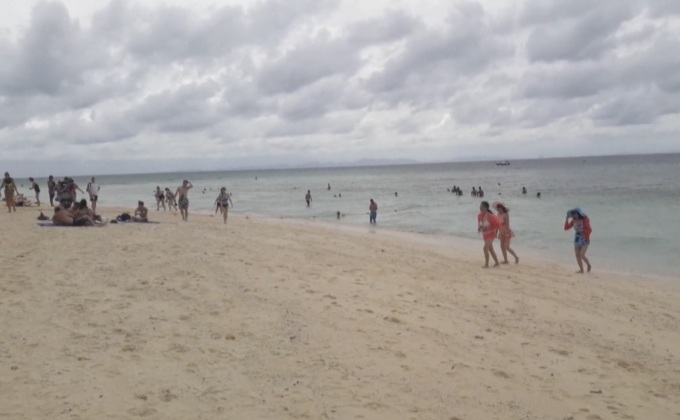 เตือนนักท่องเที่ยวลงเล่นน้ำระวังแมงกะพรุน