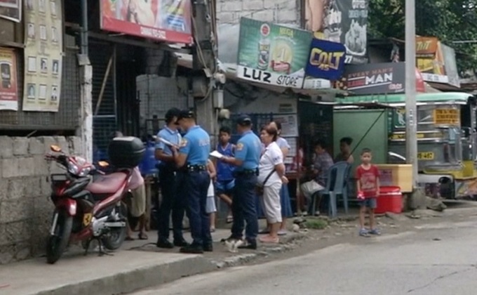 ตำรวจฟิลิปปินส์เคาะประตูบ้านตรวจยาเสพติด