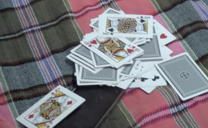 จับบ่อนพนันลักลอบเล่​นข้างตลาดสดห้วยลาน