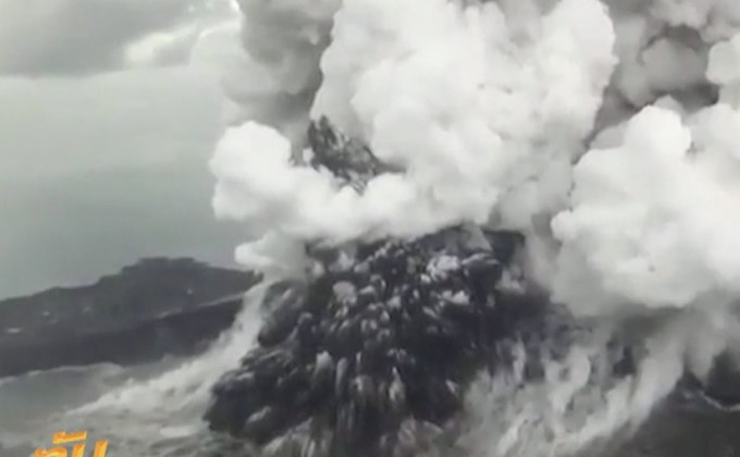 อินโดฯ หวั่นเกิดสึนามิซ้ำหลังภูเขาไฟยังปะทุ