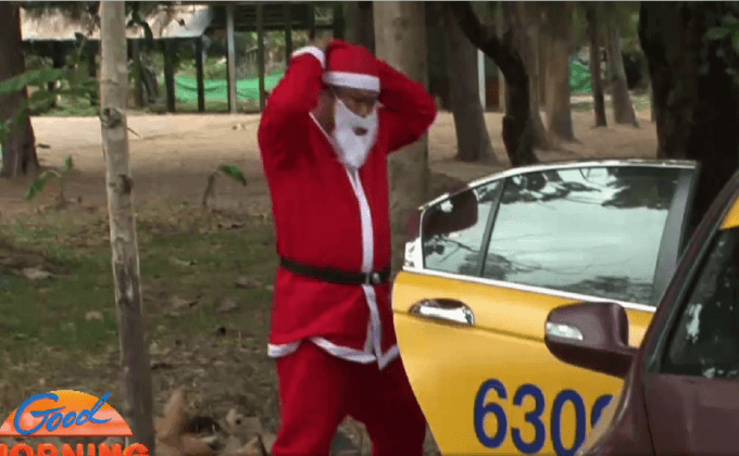 ตำรวจทางหลวงสุรินทร์ แต่งซานต้าแจกของขวัญ