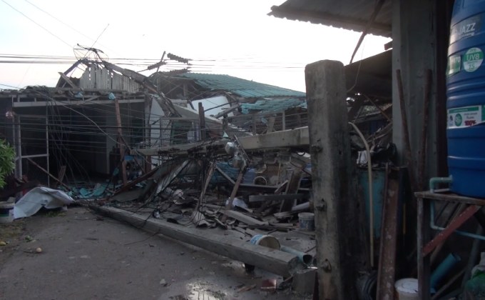 พายุถล่ม จ.นครนายก เสาไฟฟ้าหักโค่นหลาย 10 ต้น