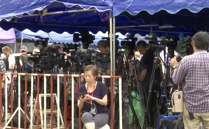 จัดระเบียบสื่อมวลชนหน้าถ้ำหลวง