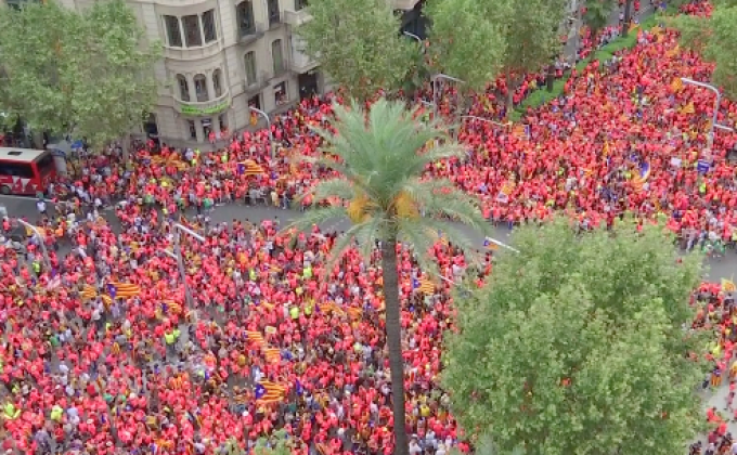 ชาวกาตาลุญญาร่วมชุมนุมฉลองวันชาติ