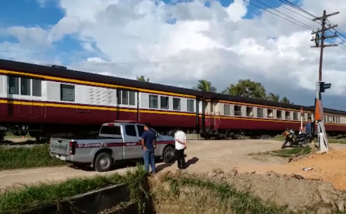 รถไฟชนรถยนต์บาดเจ็บ 2 คน จ.เพชรบุรี