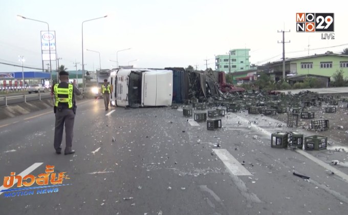รถบรรทุกโซดาพลิกคว่ำกลางถนนเพชรเกษม