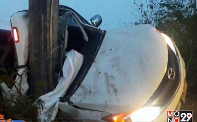 กระบะหลุดโค้งชนเสาไฟฟ้าคนขับเสียชีวิต