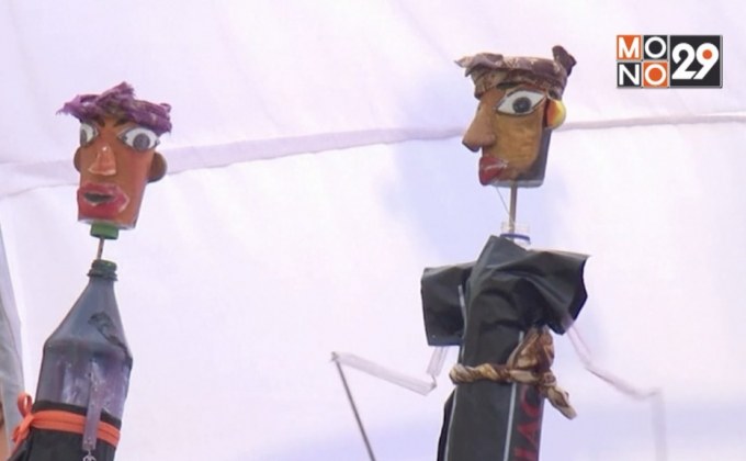 หุ่นกระบอกจากขยะพลาสติกในอินโดฯ