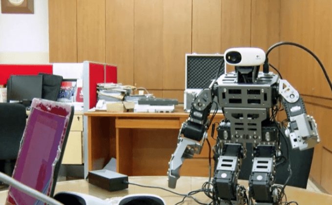 หุ่นยนต์ฮิวแมนนอยด์พูดภาษาอินโดนีเซียตัวแรก