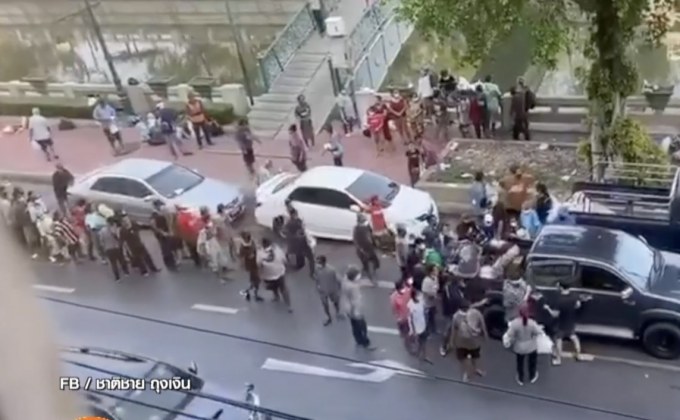 เร่งจัดระเบียบคนแห่รับของแจก หวั่นโควิด-19 ระบาดซ้ำ