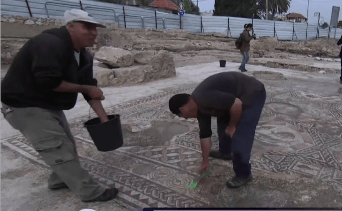 พบกระเบื้องโมเสกยุคโรมันในอิสราเอล