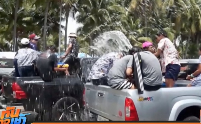 บรรยากาศงานวันไหลบางแสนคึกคัก