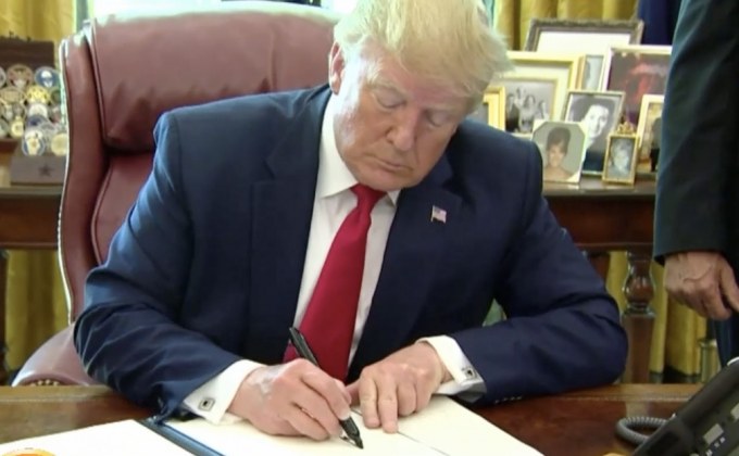 “ทรัมป์” เซ็นคำสั่งบริหารคว่ำบาตรผู้นำสูงสุดอิหร่าน