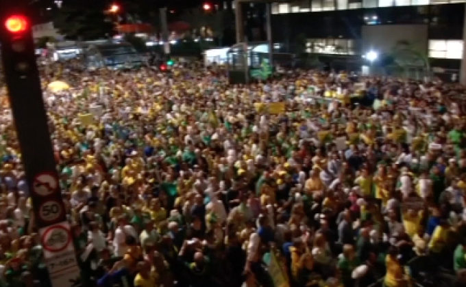 ​ผู้ประท้วงเรียกร้องให้จำคุกอดีตผู้นำบราซิล