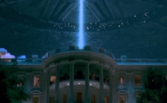 หนังเอเลี่ยนบุกที่ต้องดูให้เข้าเทรนด์ Arrival