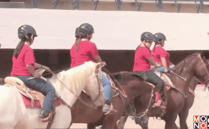 บำบัดผู้ป่วยด้วยการขี่ม้า