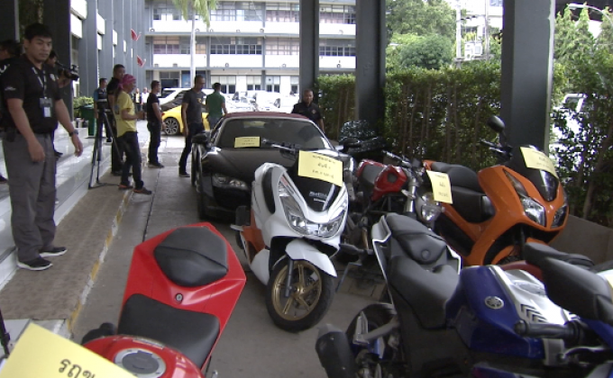 ตำรวจยึดรถถูกโจรกรรม-อายัดรถหรูสวมทะเบียน