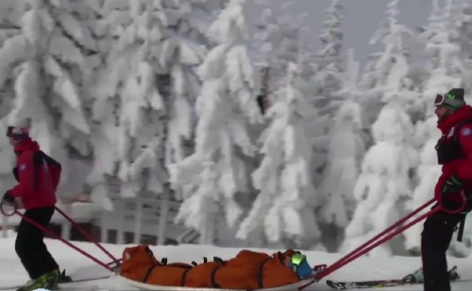 ทีมกู้ภัยภูเขาช่วยเหลือนักเล่นสกีในบอสเนีย