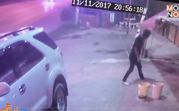 ชายขับรถราคาแพงก่อเหตุงัดตู้เติมเงินโทรศัพท์