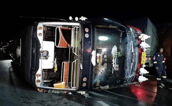 รถบัสแรงงานแหกโค้งบริเวณดอยรวก เจ็บ 12 คน