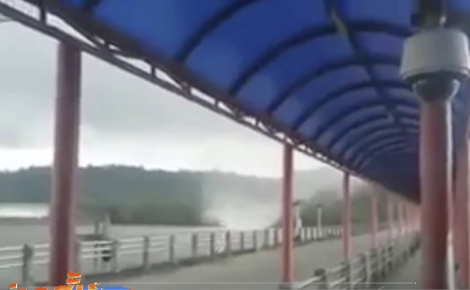 พายุงวงช้างพัดถล่มชายฝั่ง จ.ระนอง