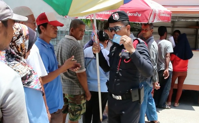 ตร.นราธิวาส นำร่องลงทะเบียนรถ 3 ล้อพ่วงข้าง