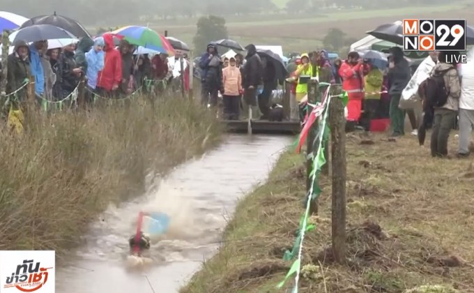 อังกฤษจัดแข่งขันว่ายน้ำในคู