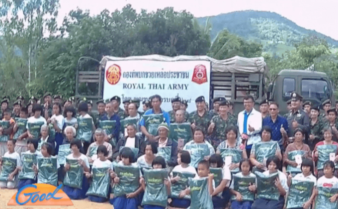 มทบ.28 มอบผ้าห่มบรรเทาภัยหนาวชาวอ.ภูเรือ