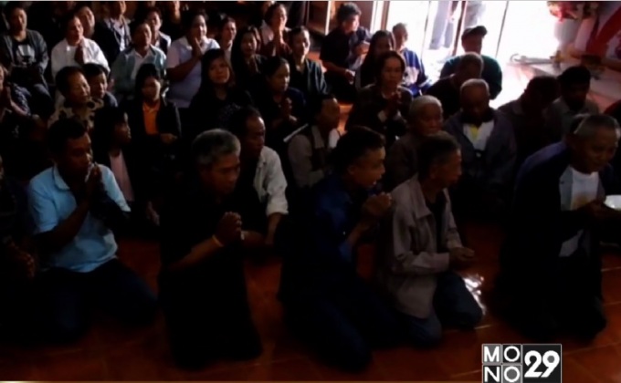 ชาวบ้านฮือ ไล่เจ้าอาวาสวัดดัง จ.นครพนม อ้างบริหารไม่โปร่งใส