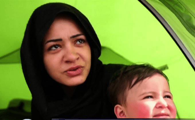 ผู้อพยพหญิงฉลองวันสตรีสากลในค่ายชายแดน