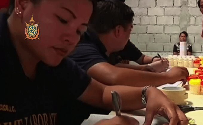 ผู้เสพยาในฟิลิปปินส์แห่มอบตัวกับตำรวจ