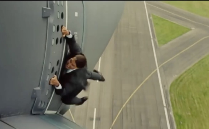 หนังใหม่ “ทอม ครูซ” โดนฟ้องเหตุเครื่องบินตกในกองถ่าย