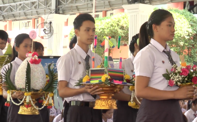 ไอเดียเจ๋ง พานฟุตบอลโลกไหว้ครู