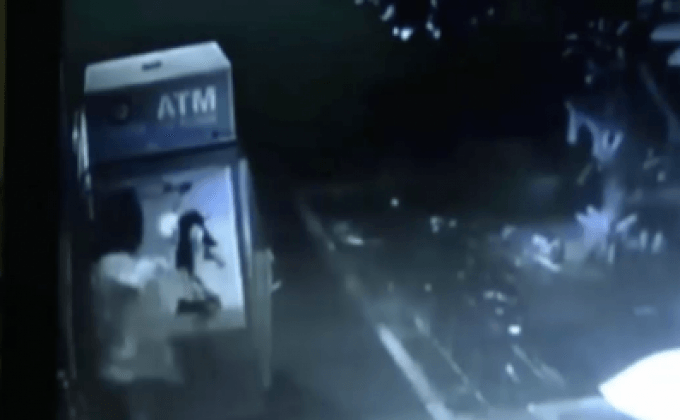 เก็บหลักฐานคดีโจรกรรมตู้เอทีเอ็ม จ.สิงห์บุรี