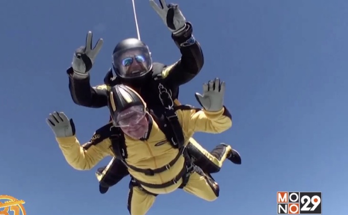 คุณปู่อังกฤษทำลายสถิติโลกโดดร่มพร้อมครูฝึก