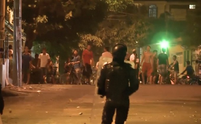 ชาวโคลอมเบียบุกทำลายทรัพย์สินกลุ่มฟาร์ก