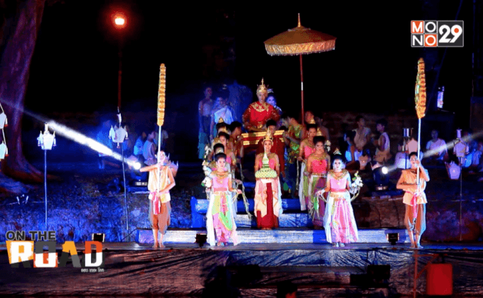 งานประเพณีลอยกระทง เผาเทียน เล่นไฟ จ.สุโขทัย