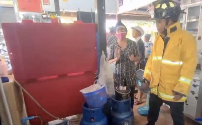 อุทาหรณ์ ! แก๊สรั่วเกิดประกายไฟขณะจุดแก๊สขายอาหาร