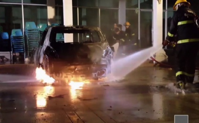 ไฟไหม้รถยนต์ทั้งคันจอดอยู่ในวัด จ.สมุทรปราการ