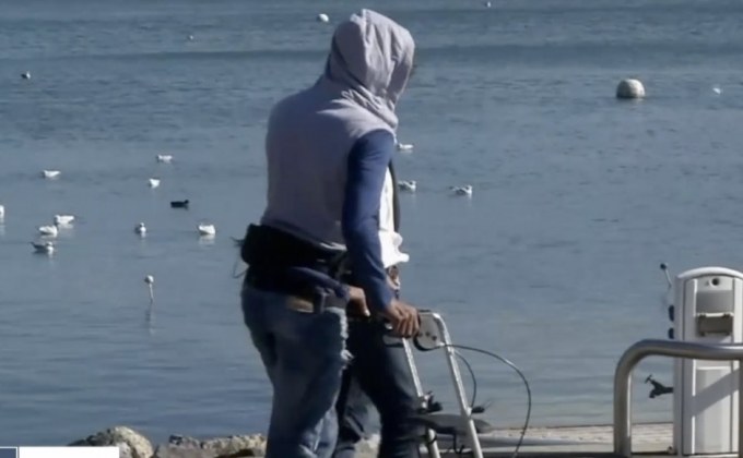 อุปกรณ์กระตุ้นไฟฟ้าช่วยผู้ป่วยอัมพาตเดินได้อีกครั้ง