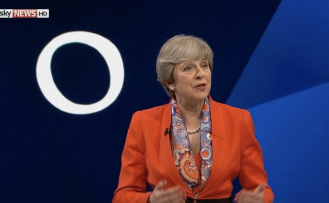 “เมย์” คะแนนนิยมลดลง หลังเหตุโจมตีแมนเชสเตอร์