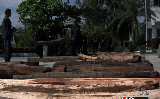 จับไม้พะยูงท่อนมูลค่าเกือบ 3 ล้านบาท