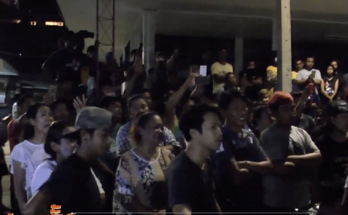 แม่ค้า-พ่อค้า ล้อม สภ.เพชรบุรี