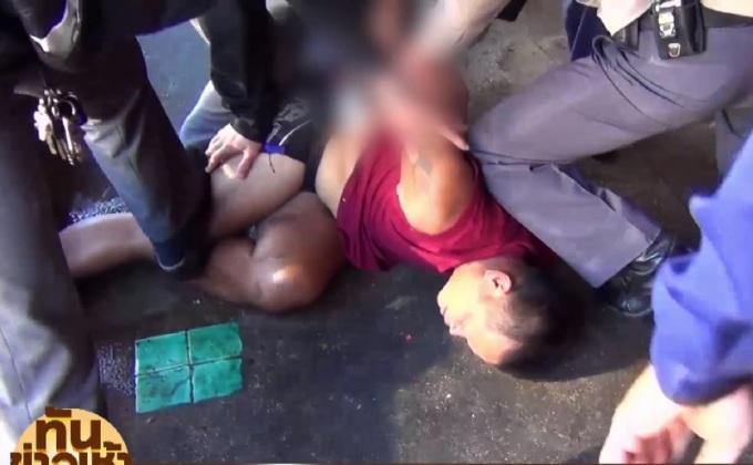 ขี้เมาร่างใหญ่ คลั่งก่อเหตุไล่ทำร้ายชาวบ้านในตลาดสด