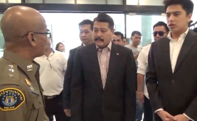 “กาโม่” มอบตัวกองปราบ ปัดทำร้ายคู่อริ